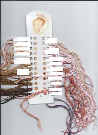 Quadro Mãe segurando Bebê Delicado BordadoPontoCruz 08